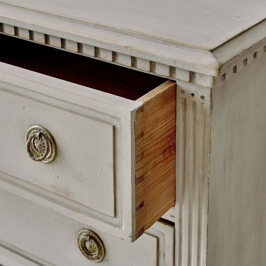 Colesbourne Chest Of Drawers
