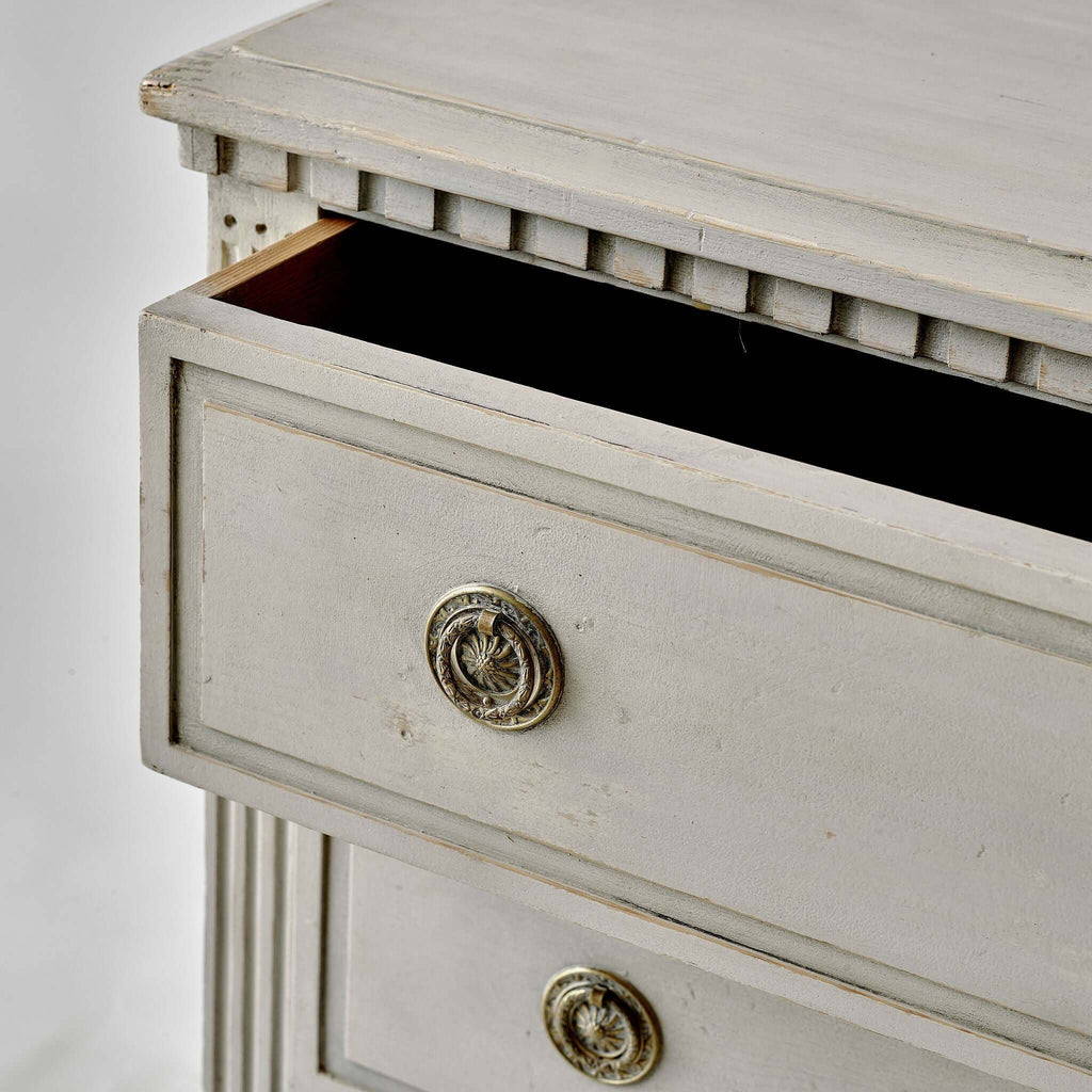Colesbourne Chest Of Drawers